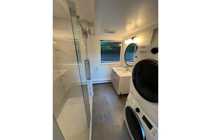 $1000 : easy access to transit image 6