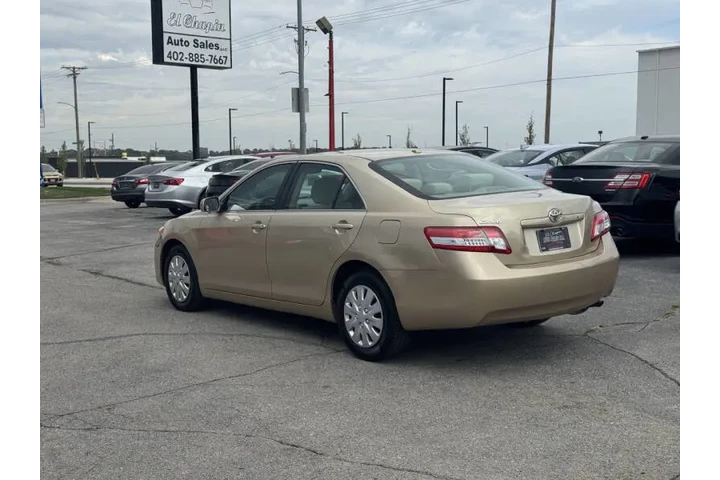 $5750 : 2011 Camry LE image 3