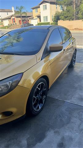 $4500 : Ford Focus SE Hatchback image 1