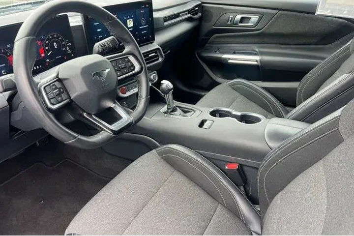 $32828 : Ford Mustang 2025 EcoBoost 2 image 5