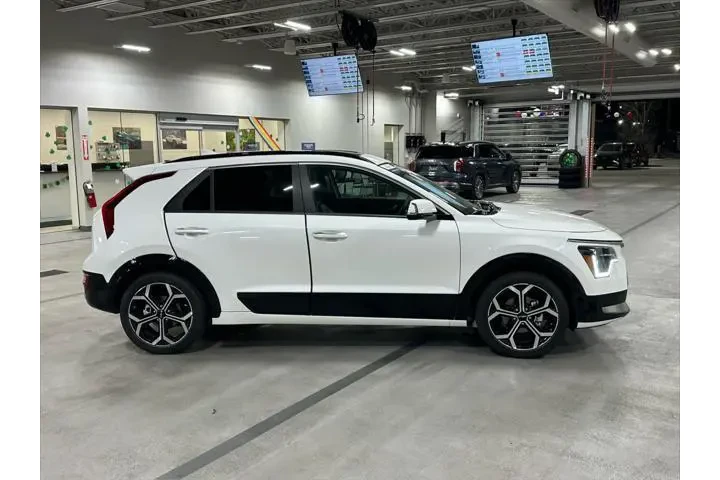 $27700 : Kia Niro 2025 SX Touring 4dr image 8