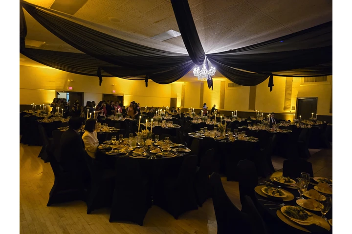 ELEGANTES SALONES image 10