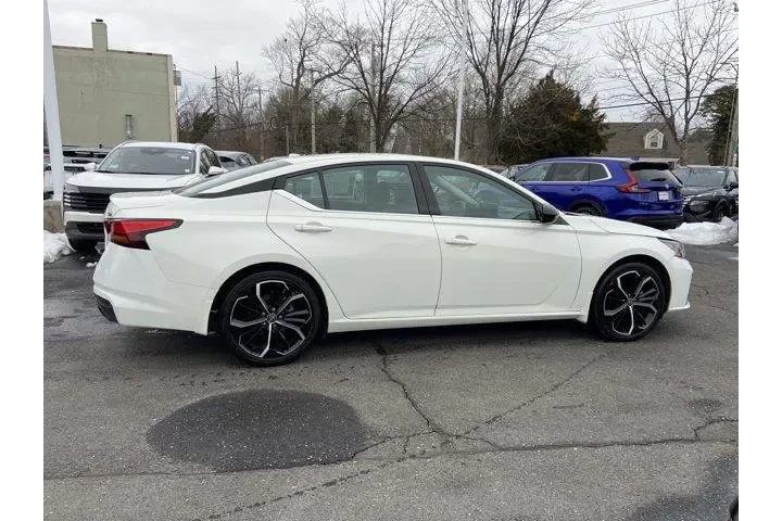 $19487 : Nissan Altima 2025 2.5 SR 4d image 3