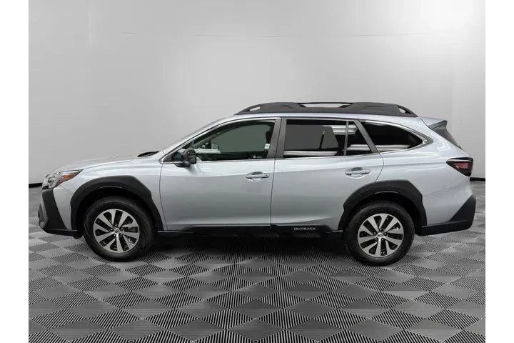 $27593 : Subaru Outback 2024 AWD Prem image 2