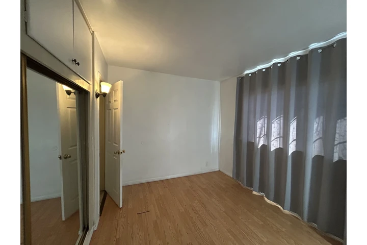 $700 : Recamara en Downey image 3