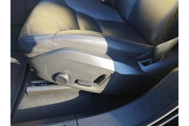 $27094 : Volvo XC60 2021 AWD T5 Momen image 7