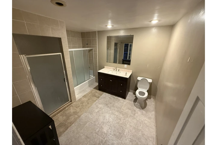 $800 : Cuartos y master room de renta image 8