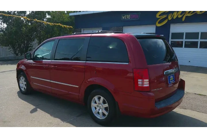 $3999 : 2009 Town and Country Touring image 8