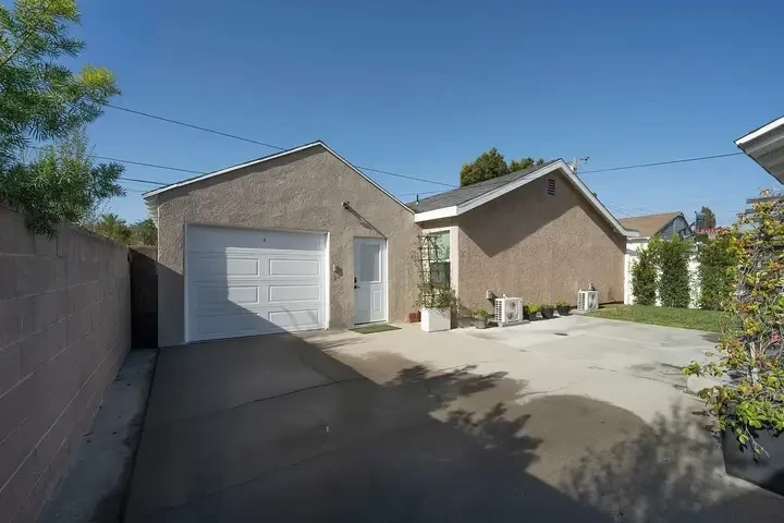 $900 : Beautiful Home...LAKEWOOD,CA image 8