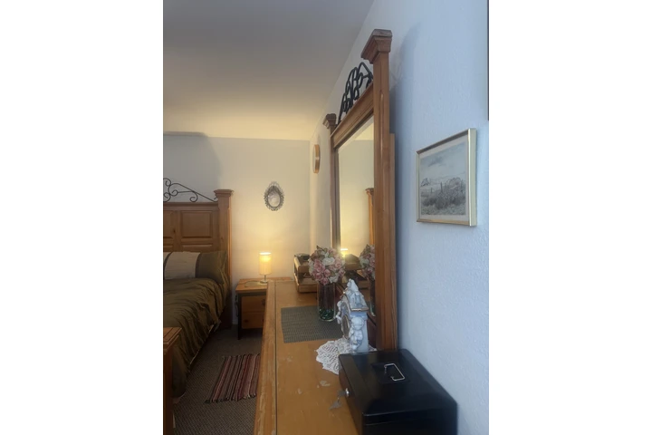 $1075 : ROOM FOR RENT ( GARDENA ) image 5