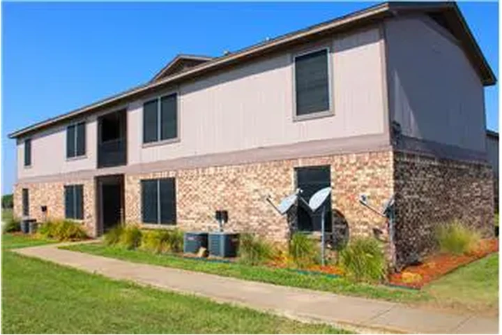 $775 : Rental property with 2 bedro image 2