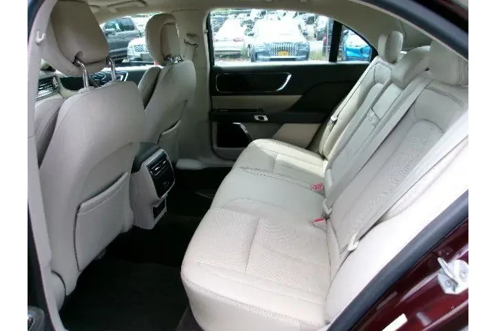 $23880 : Lincoln Continental 2017 AWD image 9