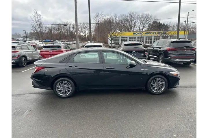 $17750 : Hyundai ELANTRA 2024 SEL 4dr image 2