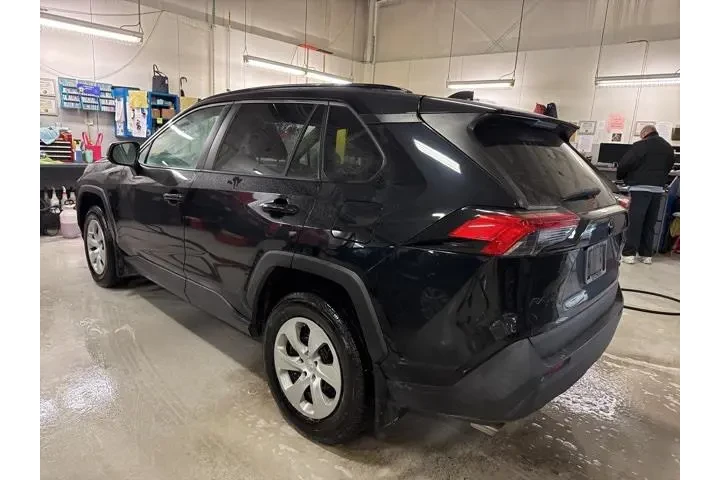 $24921 : Toyota RAV4 2021 AWD LE 4dr image 5