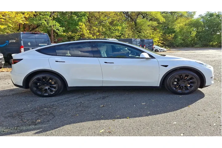 $24319 : Tesla Model Y 2021 AWD Long image 6