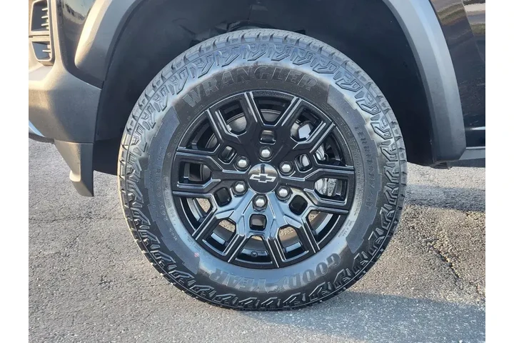 $35725 : Chevrolet Colorado 2023 4x4 image 10