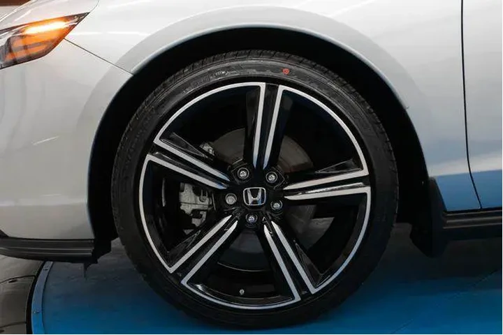 $31816 : Honda Accord Hybrid 2025 Spo image 2