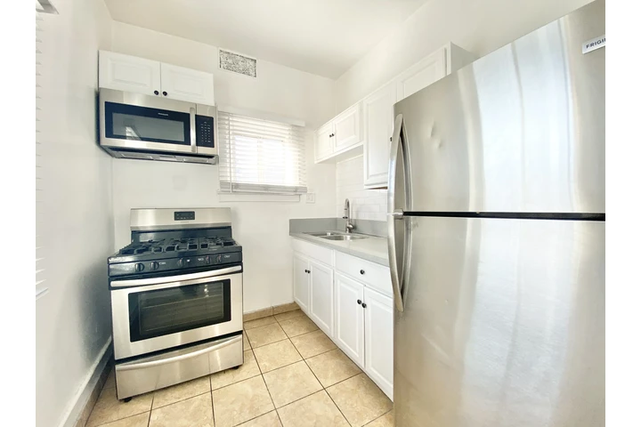 $1425 : ¡Estudio Remodelado $1,425 image 6