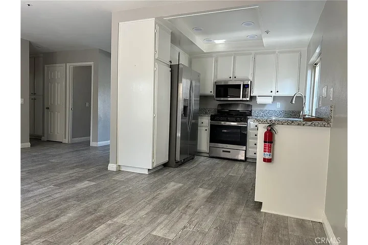 $1500 : Beautifully updated 3-bed, 2-b image 4