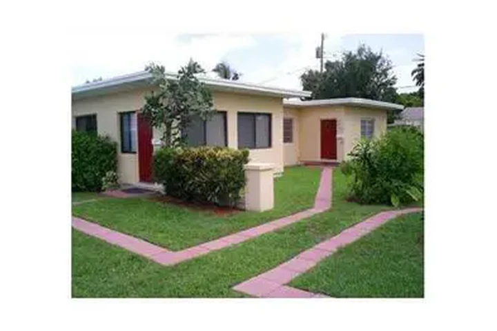 $1350 : Rental property with 1 bedro image 2