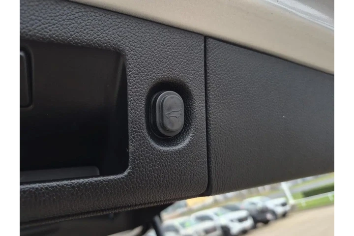 $30859 : Cadillac Escalade 2020 4x4 P image 10