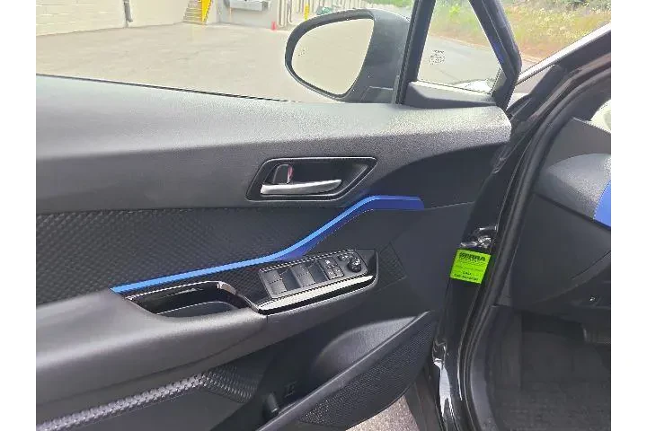 $23790 : Toyota C-HR 2022 XLE 4dr Cro image 9