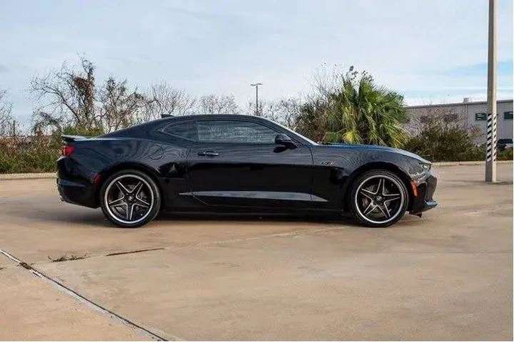 $30225 : Chevrolet Camaro 2020 LT1 2d image 5