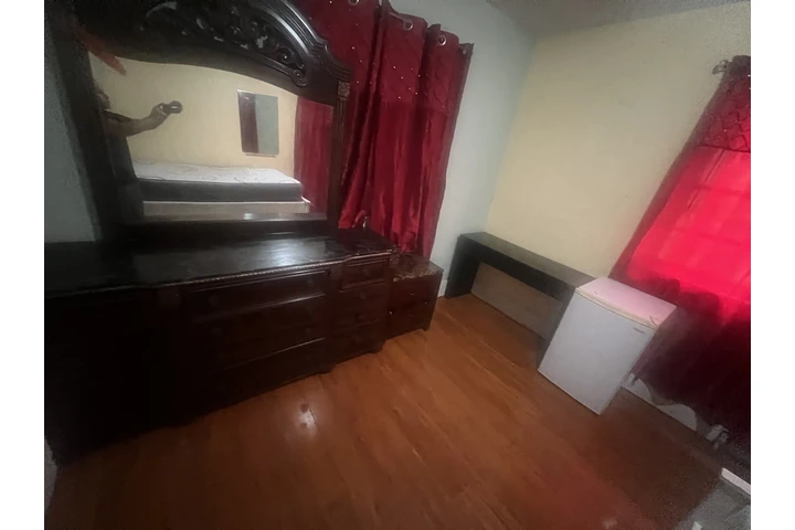 $750 : Cuarto en renta image 4