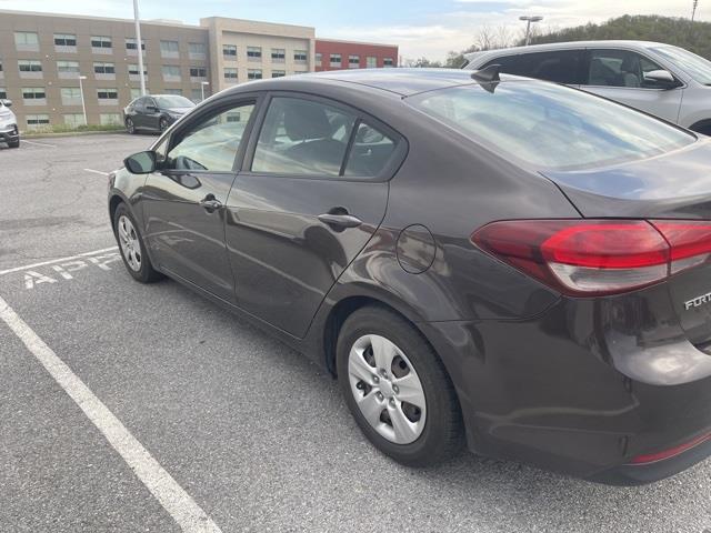 $12998 : PRE-OWNED 2018 KIA FORTE LX image 3