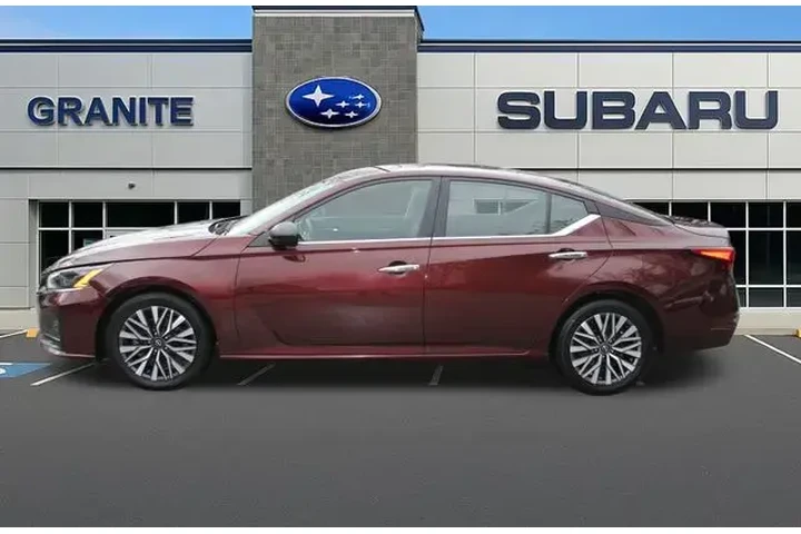 $17995 : Nissan Altima 2024 2.5 SV 4d image 5