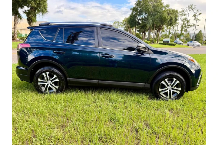 $16199 : 2018 TOYOTA RAV4 LE image 4