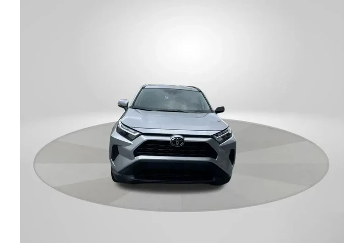 $25000 : Toyota RAV4 2024 AWD XLE 4dr image 2