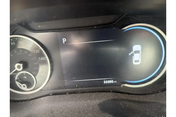 $28401 : Genesis G70 2023 2.0T 4dr Se image 1