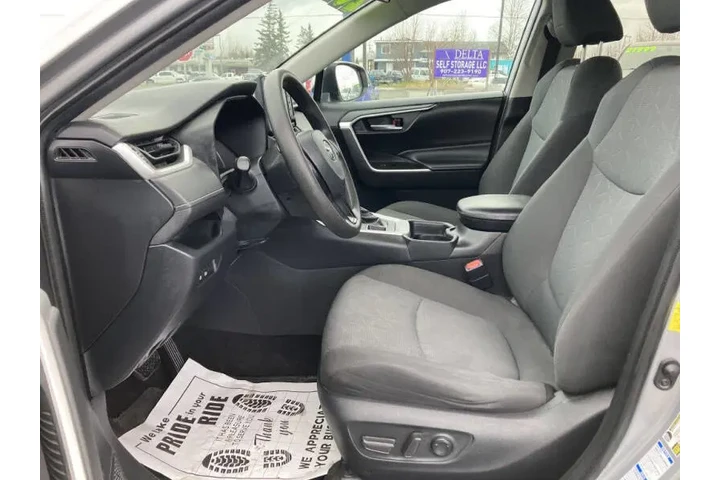 $28999 : 2020 RAV4 XLE image 10