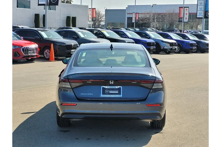 $27988 : Honda Accord 2025 LX 4dr Sed image 6