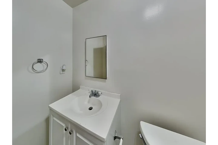 $2000 : 2 BED HOME IN W VERNON AVE LA image 8