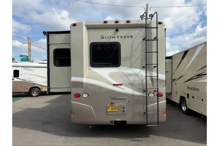 $68500 : 2017 Winnebago Sightseer 35G image 8