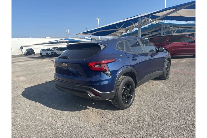 $19701 : Chevrolet Trax 2024 LS 4dr C image 5