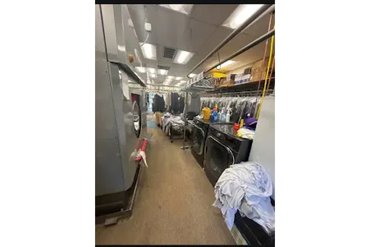 SE VENDE DRY-CLEANERS image 2