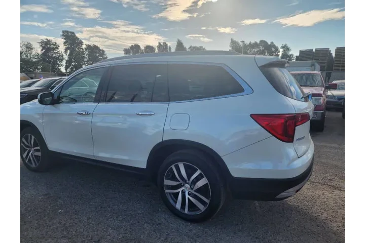 $17599 : 2016 Pilot Touring image 10