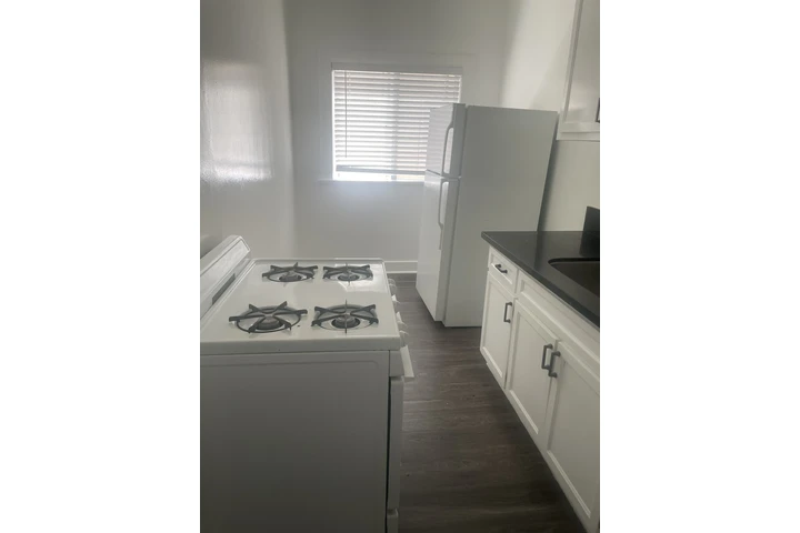 $1495 : 1316 KENMORE ST (SENCILLO XL) image 2