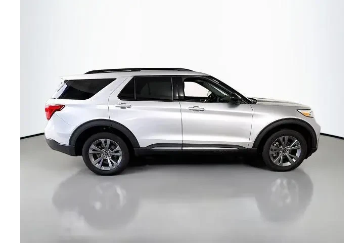 $37900 : Ford Explorer 2023 AWD XLT 4 image 8