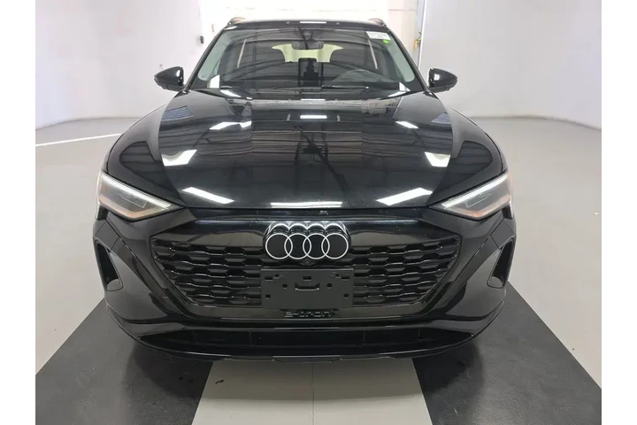 $39995 : Audi Q8 e-tron 2024 AWD quat image 2
