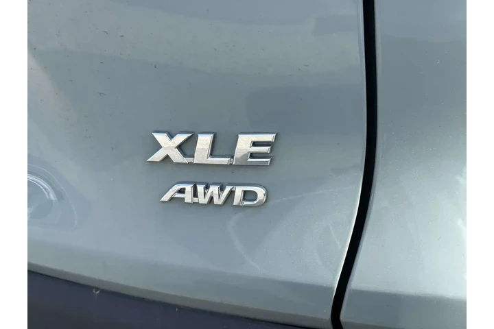 $24985 : Toyota RAV4 2023 AWD XLE 4dr image 9