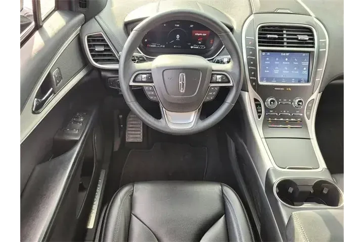 $22990 : Lincoln Nautilus 2020 4dr St image 6