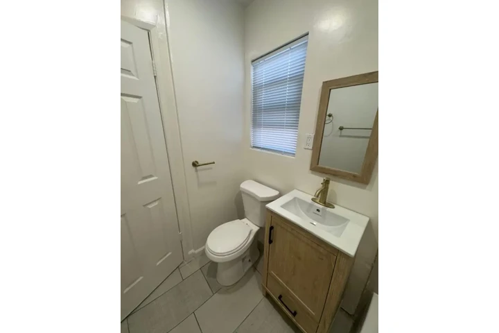 $2000 : 2 Bed apartment In Kenmore Ave image 8