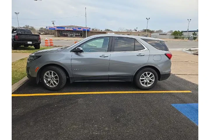 $20983 : Chevrolet Equinox 2024 LT 4d image 2