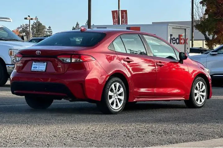 $17294 : Toyota Corolla 2021 LE 4dr S image 2