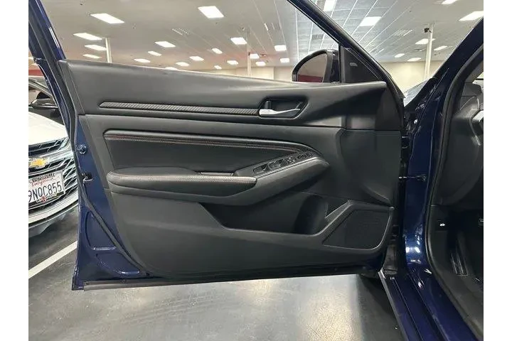 $16951 : Nissan Altima 2022 2.5 SR 4d image 3