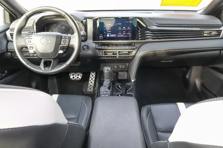 $27488 : 2025 Camry SE image 10